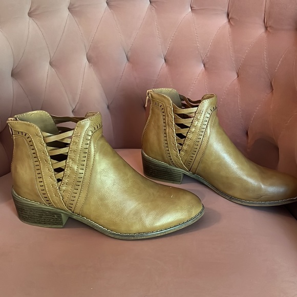 Booties - Picture 6 of 7